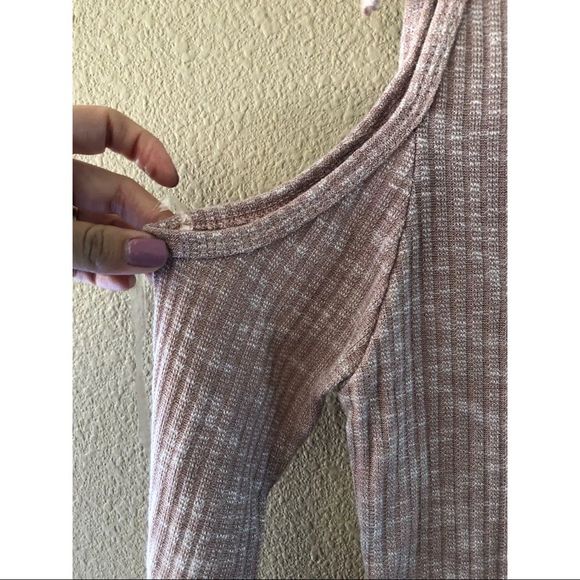 Light mauve cold shoulder top - Picture 4 of 5